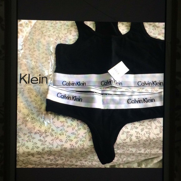 Calvin Klein thong & sports bra set - Picture 3 of 3